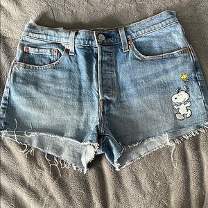 Levi’s 501 snoopy denim shorts size 28